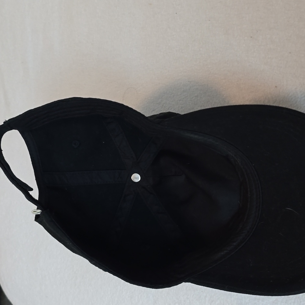 Sale!! Classic Black Baseball Cap - Picture 3 of 4